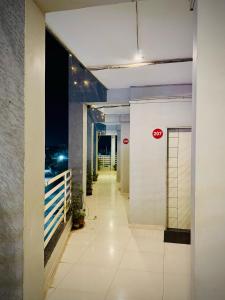 Navsāri的住宿－Hotel Sai Navsari，相簿中的一張相片