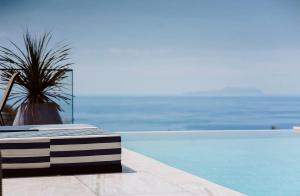 Fotografie z fotogalerie ubytování Luxury Villa Dhermi v destinaci Gjilek + 18 fotografií
