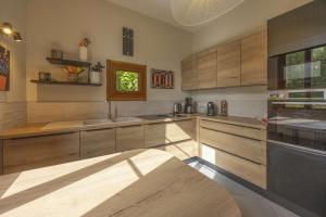 Η κουζίνα ή μικρή κουζίνα στο Villa Saint-Bernard +18 φωτογραφίες