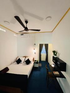 Postel nebo postele na pokoji v ubytování Nilaveli Boutique Hotel