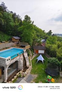 Bazén v ubytování Anji Bamboo Homestay nebo v jeho okolí