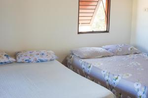 Postel nebo postele na pokoji v ubytování Casasveraneio casa top com 3 suítes com ar condicionado a 100 m da Praia - Barra de São Miguel, 7 minutos do gunga e 3 da praia bonita e conchas ! Área gourmet particular com churrasqueira , chuveirão !condomínio com muito verde,piscina de 10m!