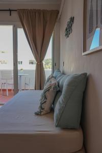 Postel nebo postele na pokoji v ubytování Apartamentos Ses Veles