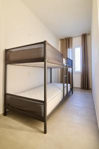 マロッタにあるCasa Momaの二段ベッドが2つある寝室