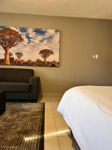 Hillside Executive Accommodation tesisinde bir odada yatak veya yataklar +37 fotoğraf