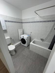 Bilik mandi di sehr schönes, großes und möbliertes Apartment