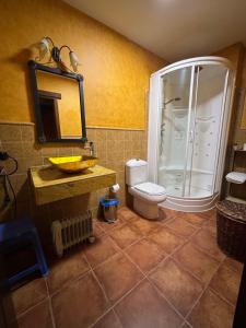Ένα μπάνιο στο Apartamentos los Olivos +14 φωτογραφίες