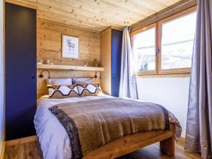 Ένα ή περισσότερα κρεβάτια σε δωμάτιο στο Magnifique chalet familial avec une vue panoramique