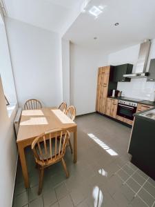 Kuchyňa alebo kuchynka v ubytovaní Zentrales Apartment nähe Schönbrunn - 5 Pers + 15 fotografií