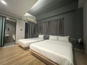 En eller flere senge i et værelse på Bed-room at Suvarnabhumi Airport - Newly renovated