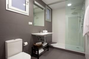 Kúpeľňa v ubytovaní Rent Top Apartments Rambla Catalunya