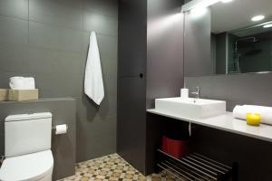 Kúpeľňa v ubytovaní Rent Top Apartments Rambla Catalunya