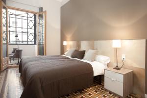 Posteľ alebo postele v izbe v ubytovaní Rent Top Apartments Rambla Catalunya