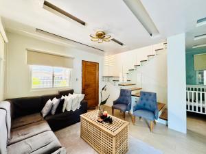 a living room with a couch and a table at Full House Santa Ana in Sampong