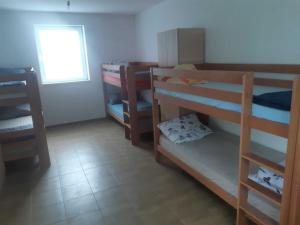 a small room with bunk beds and a window at Apartman Novi Sad - Apartment Novi Sad in Sremska Kamenica