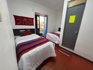 Postel nebo postele na pokoji v ubytování Mallku Wasi - Lodging Hotel Cusco