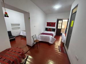 Postel nebo postele na pokoji v ubytování Mallku Wasi - Lodging Hotel Cusco