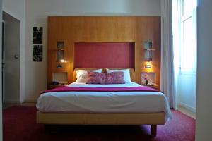 Postel nebo postele na pokoji v ubytování Semeli Hotel