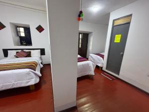 Postel nebo postele na pokoji v ubytování Mallku Wasi - Lodging Hotel Cusco