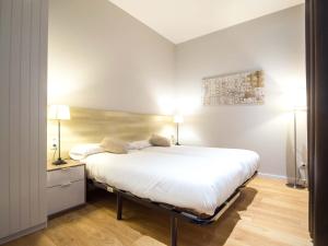 Posteľ alebo postele v izbe v ubytovaní Rent Top Apartments Rambla Catalunya