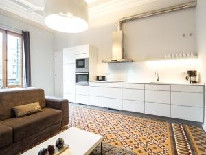 Kuchyňa alebo kuchynka v ubytovaní Rent Top Apartments Rambla Catalunya