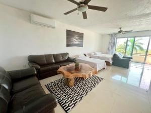 Posezení v ubytování Estudio con WiFi, Netflix y Aire