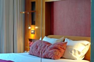 Postel nebo postele na pokoji v ubytování Semeli Hotel