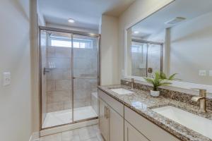 Ένα μπάνιο στο New Coastal Gem Steps to MD & DE Beaches 2-Car garage Sleeps 12 +47 φωτογραφίες