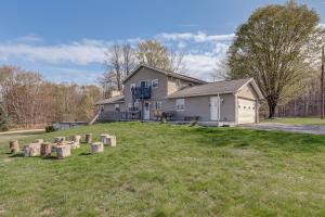 una casa con un montón de troncos en el patio en Game Room, Deck and Fire Pit Covington Township Gem, en Daleville