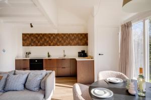 a living room with a couch and a table at Kiekendief I Gerenoveerd Huisje in Scandinavische Stijl in Zwiggelte