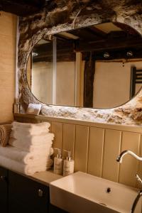 Et badeværelse på Button Cottage on Gold Hill - Hovis Hill