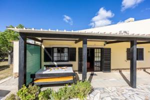 a bed in the back of a house at Quinta das AVES - Apartamento T2 com Piscina Comum in Odiáxere
