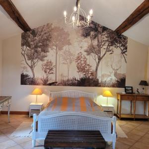 a bedroom with a bed and a painting on the wall at Les Lavandins Château de Musigny in Musigny