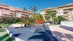 Kawasan permainan kanak-kanak di Tirolina by Edeal HOMES