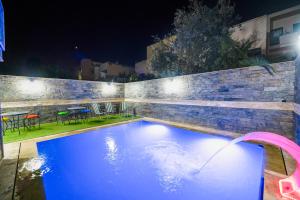 Bazén v ubytování Riad Les Champs De Fès nebo v jeho okolí