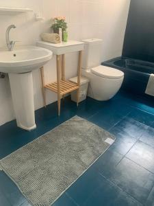 Ένα μπάνιο στο Big flat 20 minutes to Oldtown