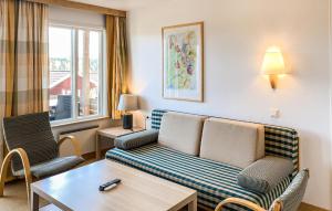 a living room with a couch and a table at Cozy Home In Hokjönköpingskillingaryd in Svenstorp