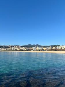 a view of the beach and the water at Portblanc Loft in Arenys de Mar