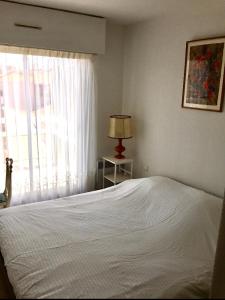 Ένα ή περισσότερα κρεβάτια σε δωμάτιο στο Les préludes vue Bassin