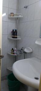 Ένα μπάνιο στο Asta room