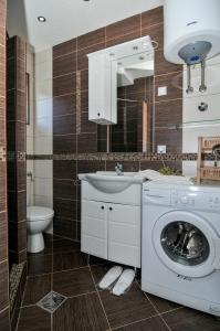 A bathroom at Apartments Scepanovic