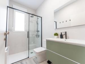 a bathroom with a shower and a toilet and a sink at el apartamento de la playa in Santander