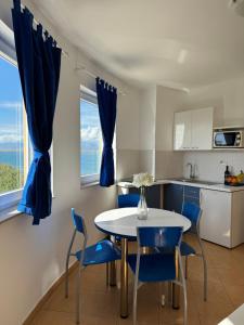 a kitchen and dining room with a table and chairs at Apartments & Restaurant Condura Croatica Nin-Sabunike in Nin