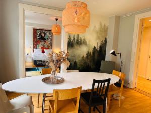 Khu vực ghế ngồi tại STAY Annankatu Apartment