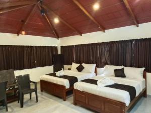 Postel nebo postele na pokoji v ubytování Rv Resorts Yercaud