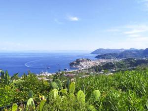 Gallery image of Oasi Eoliana - Appartamento Panarea in Santa Margherita