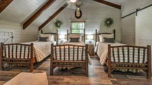 Postel nebo postele na pokoji v ubytování Toccoa Time