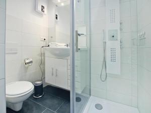 Phòng tắm tại Wohnung im historischen Bahnhof, Drei Annen Hohne +33 ảnh