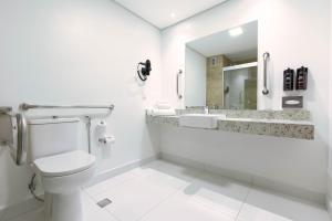 Um banheiro em Holiday Inn Sao Paulo Parque Anhembi by IHG