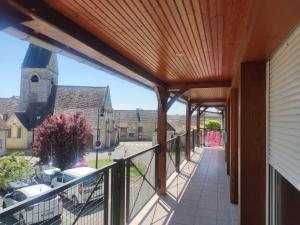 Balkón nebo terasa v ubytování Maison Desfougères & Gîte dortoir 6 chambres du Moulin